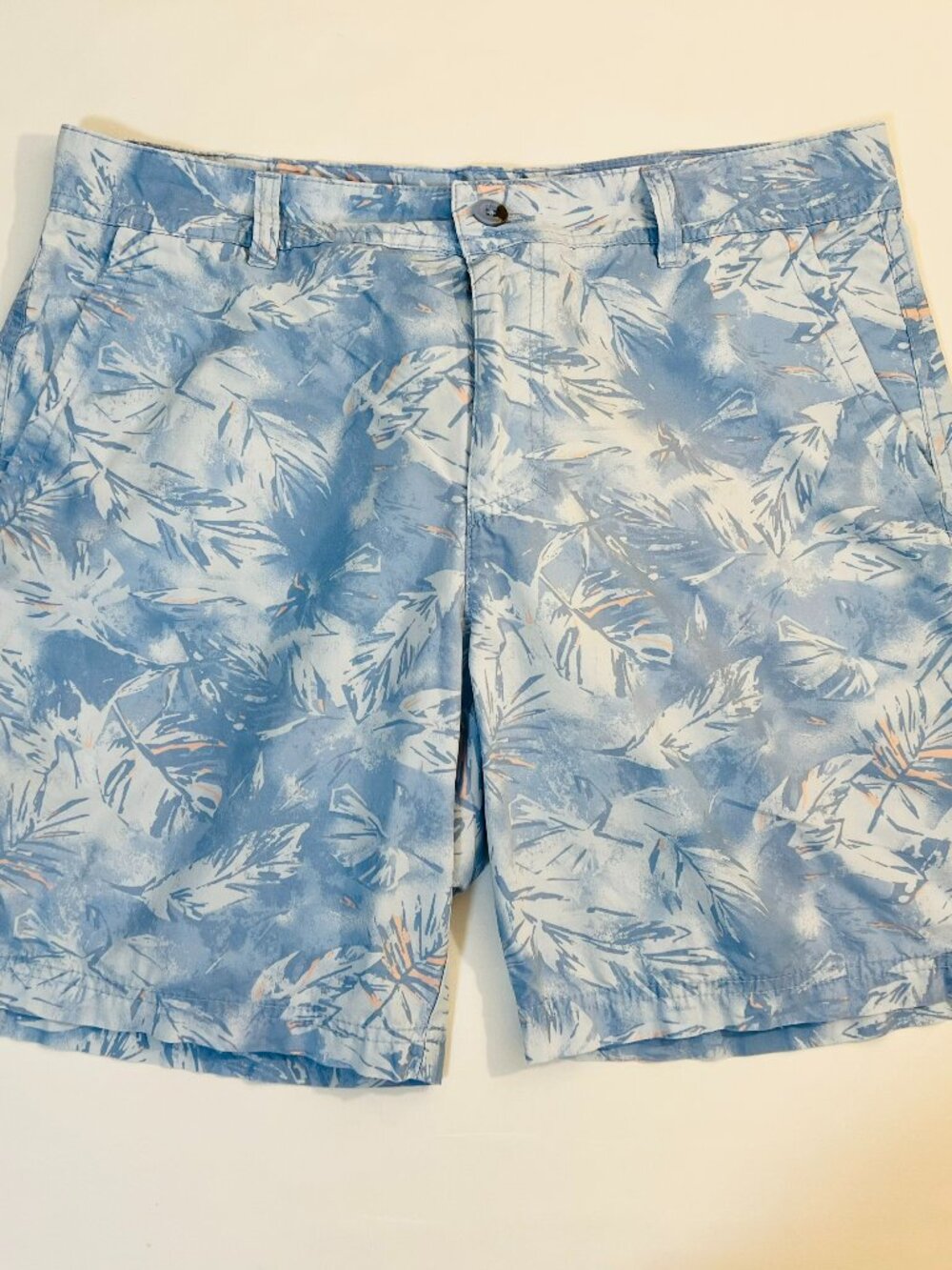 Columbia Size 32 Flat Front Casual Shorts - Blue/Coral Tropical Design